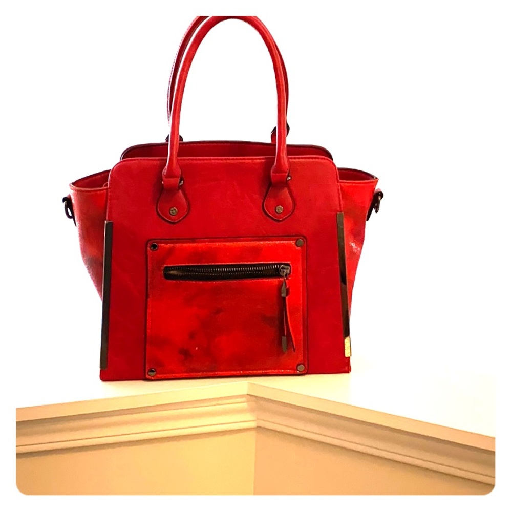 “Bessie” Red Bag with adjustable strap to match
